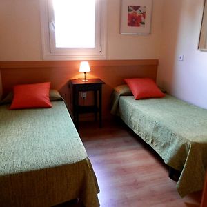Habitación Básica con 2 Camas Individuales